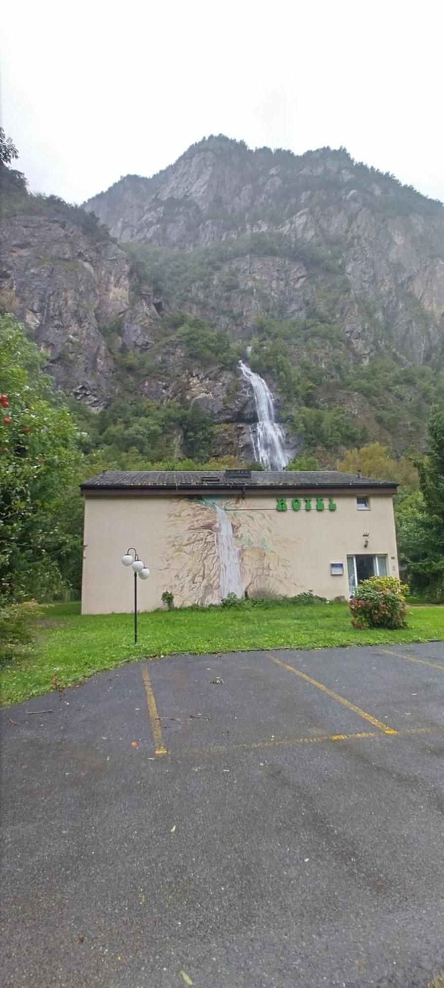Отель La Cascade Vernayaz Экстерьер фото