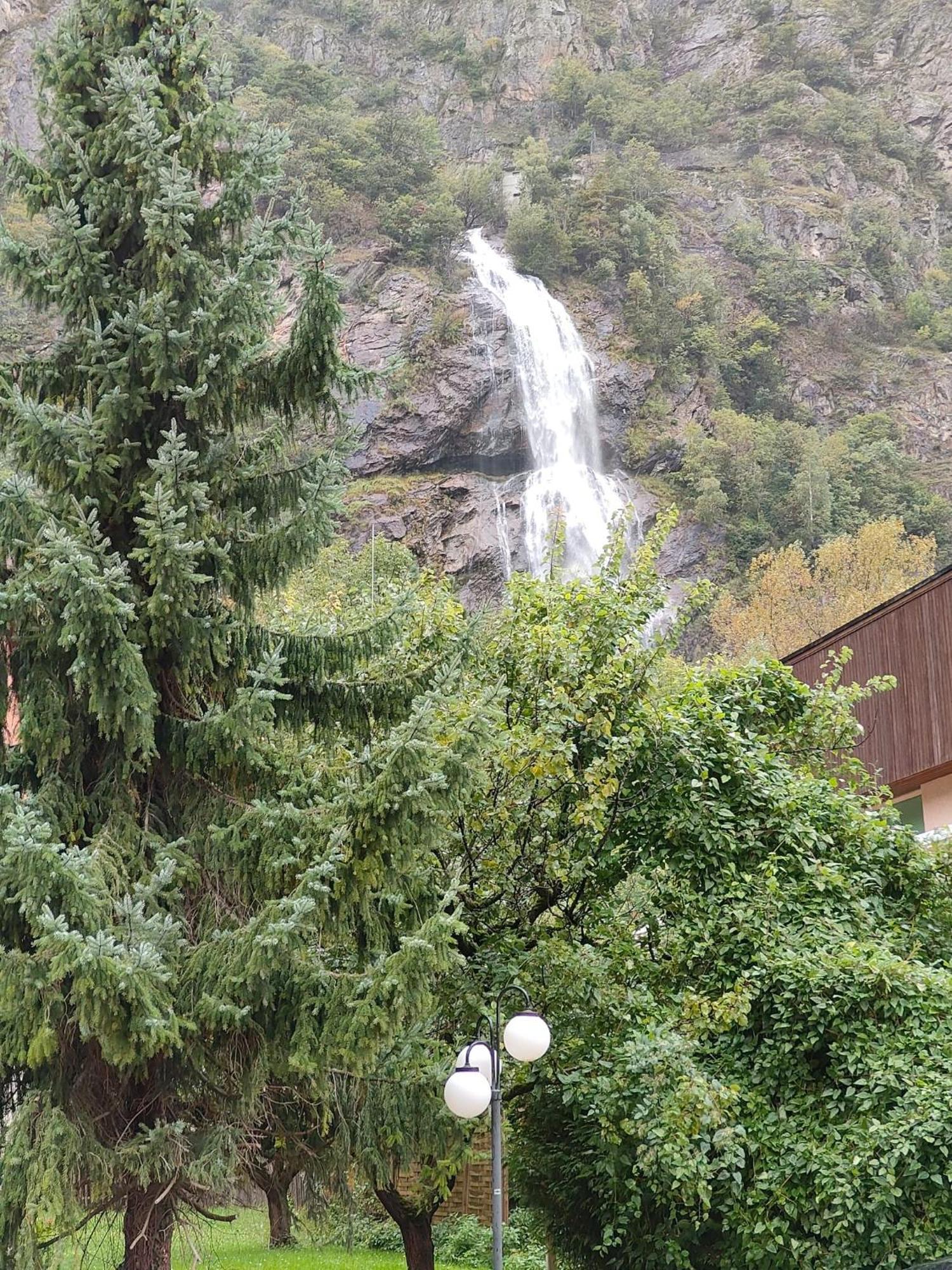 Отель La Cascade Vernayaz Экстерьер фото